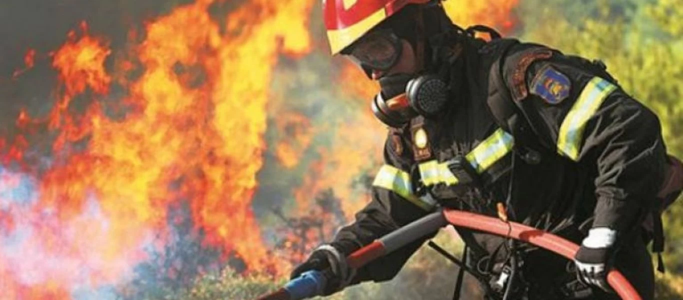 Μυτιλήνη: Μαίνεται για δεύτερη μέρα η φωτιά στη Θέρμη